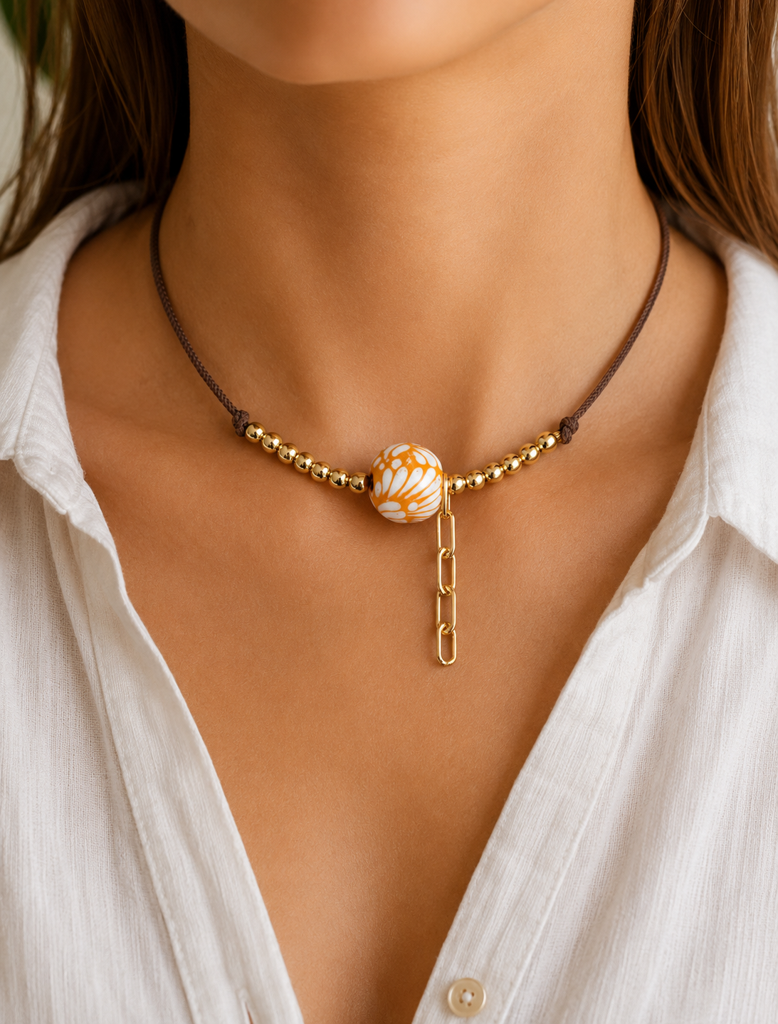 COLLAR 10 ESFERAS METAL MOSTAZA