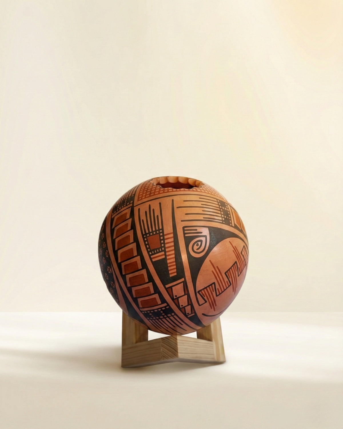 OLLA DE BARRO ROSA CON DIBUJOS TRADICIONALES