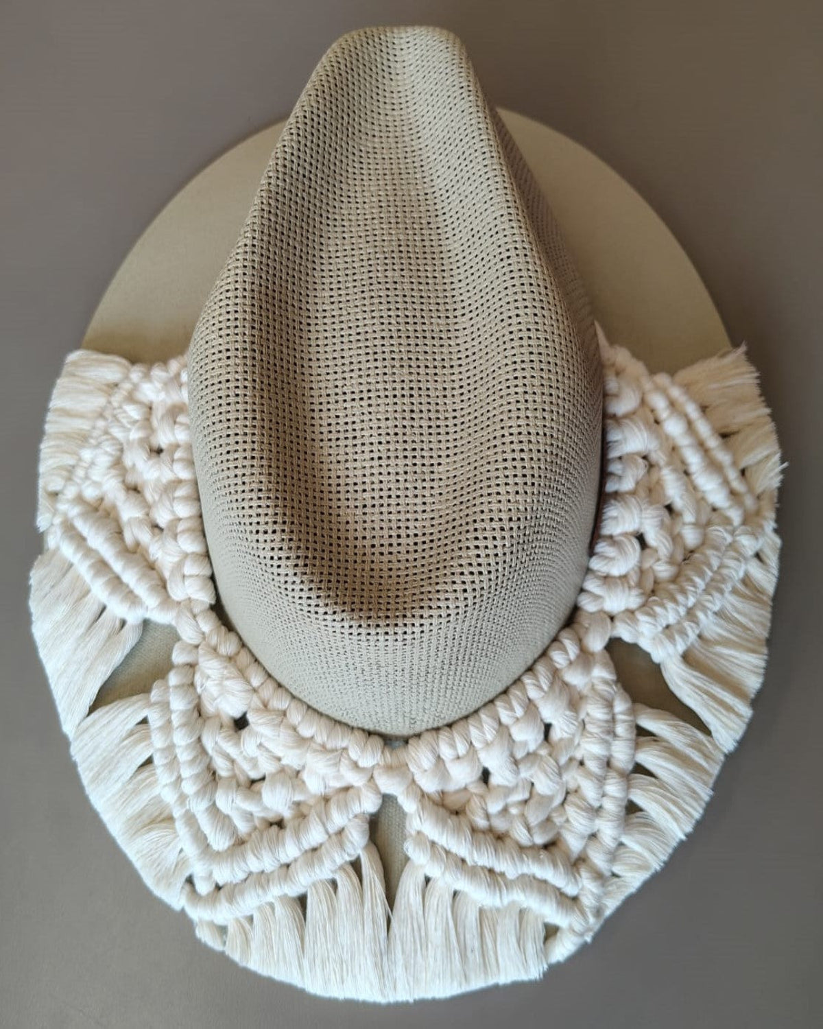 SOMBRERO TRIÁNGULOS  MOKA CRU